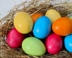 Velikonoční vajíčka dostávají koledníci od žen a dívek na Velikonoční pondělí